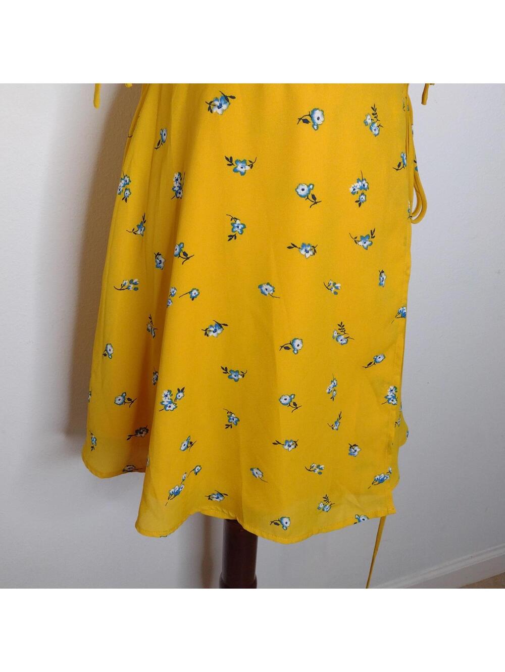 NWT Lulus Women's Yellow Floral Dress Size Small - Picture 3 of 11